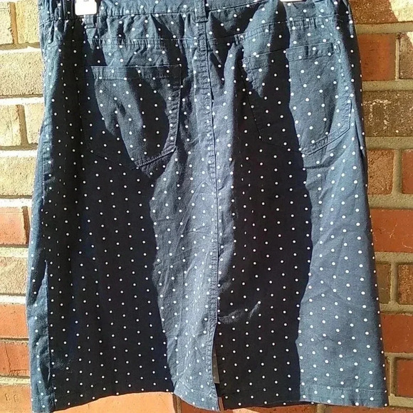 ❤️3/$18❤️ Polka dot high waisted skirt - Picture 2 of 2